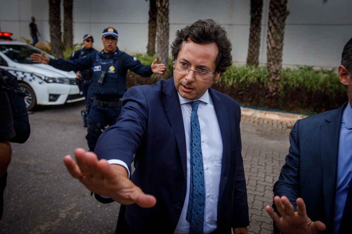 Wajngarten e advogado confirmam contato com filha de Cid, mas negam delação Fabio Wajngarten, advogado e assessor de Jair Bolsonaro, após depoimento do ex-presidente à Polícia Federal (Foto: Brenno Carvalho/Agência O Globo/22-02-2024)