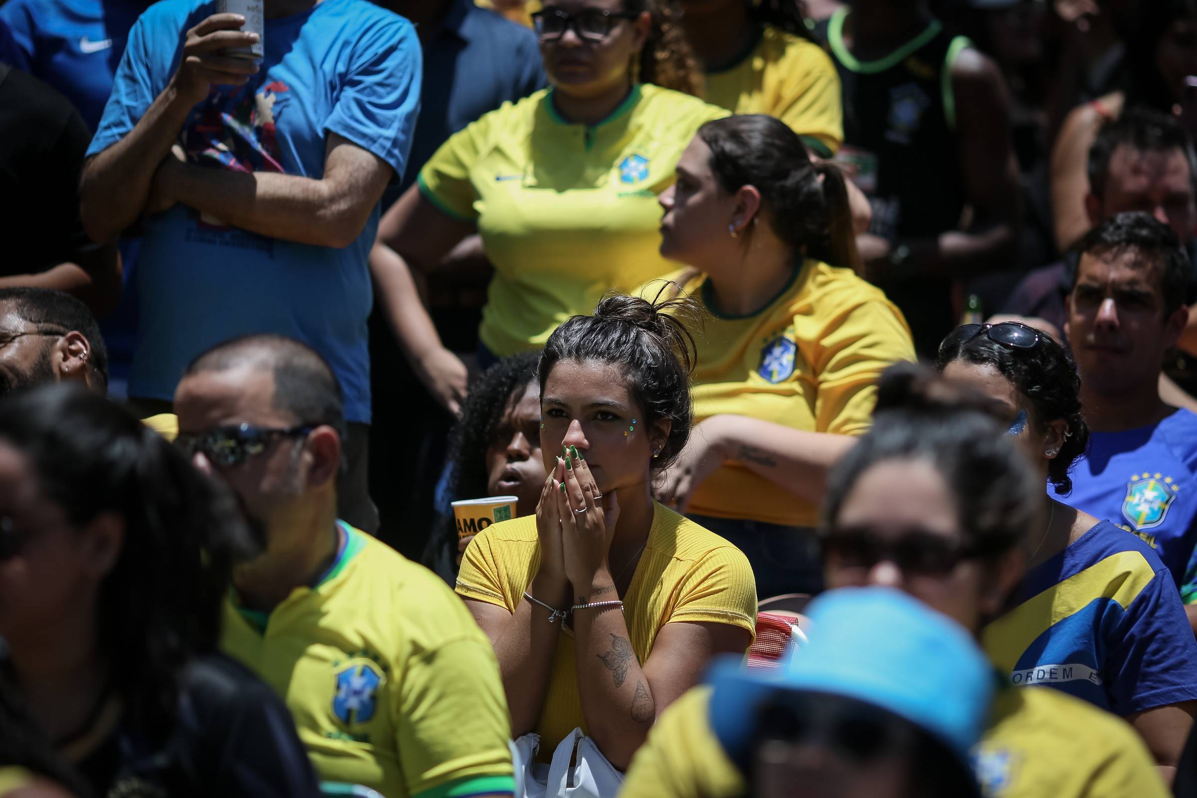 Embaixada dos EUA alerta sobre vistos para a Copa do Mundo de 2026 no Brasil Torcedores da seleção brasileira assistem o jogo entre Brasil e Croácia, na Copa de 2022 (Foto: Eduardo Anizelli - 9.dez.22/Folhapress/Eduardo Anizelli)