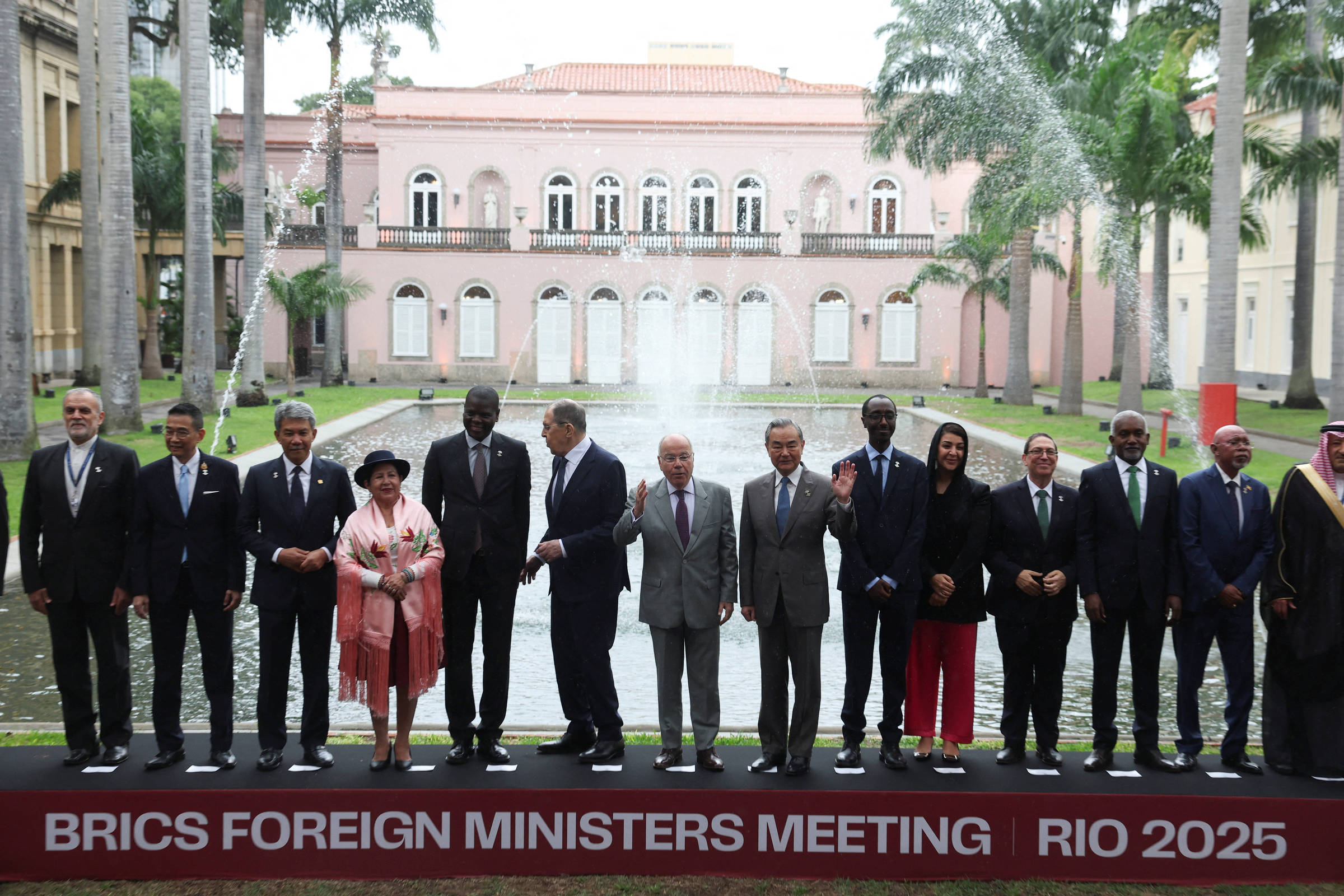 Brics revela divisão ao adotar postura moderada sobre conflito no Irã Ministros de Relações Exteriores durante reunião de chanceleres do Brics no Rio de Janeiro, em abril. (Foto: Reprodução)
