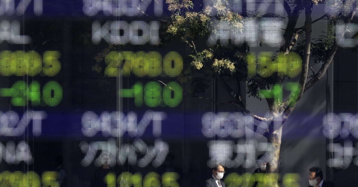 Mercados asiáticos operam cautelosos com acordos tarifários e queda do petróleo Investidores aguardam detalhes sobre impostos de importação dos EUA antes do prazo final de 9 de julho anunciado por Donald Trump (Foto: Kiyoshi Ota/Bloomberg)