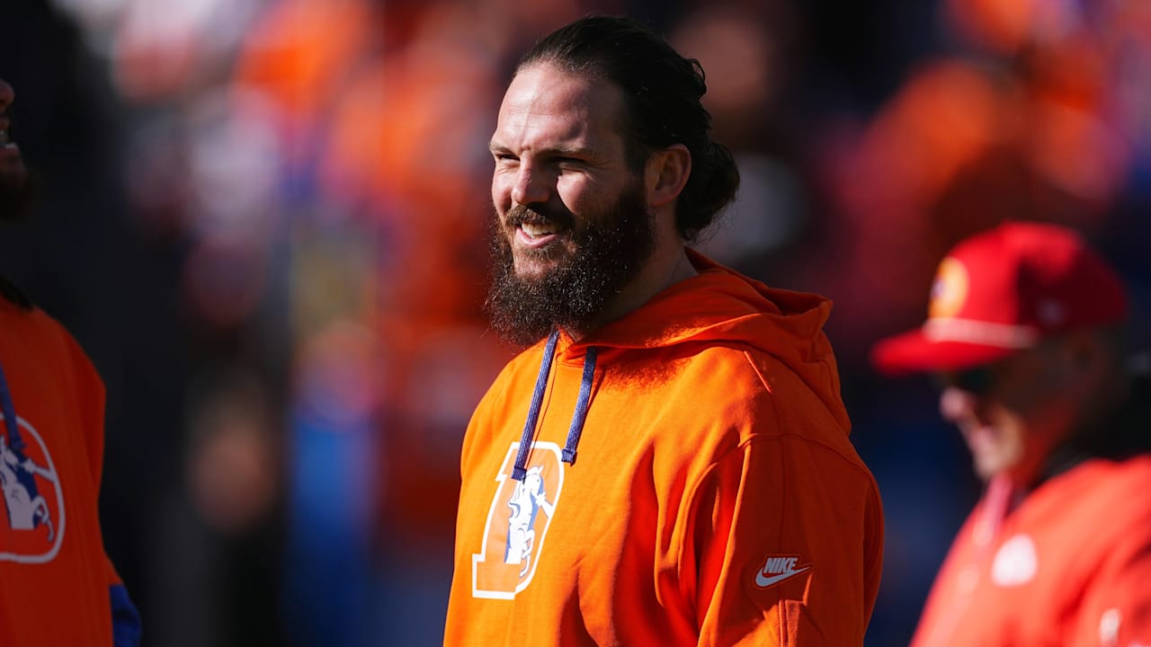 Alex Singleton busca superar defesa do Super Bowl 50 com Broncos Foto: Reprodução/@NFL