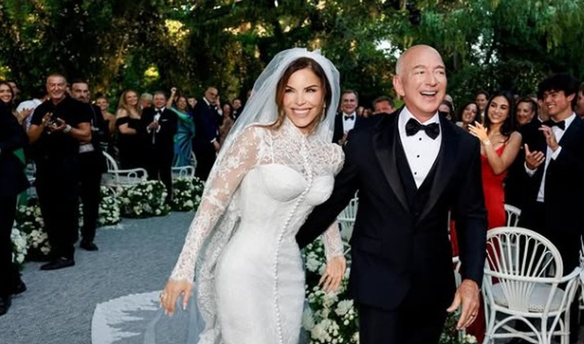 Lauren Sánchez se inspira em ícones da moda para seu vestido de casamento com Jeff Bezos Sanchéz e Bezos (Foto: Reprodução/Instagram)