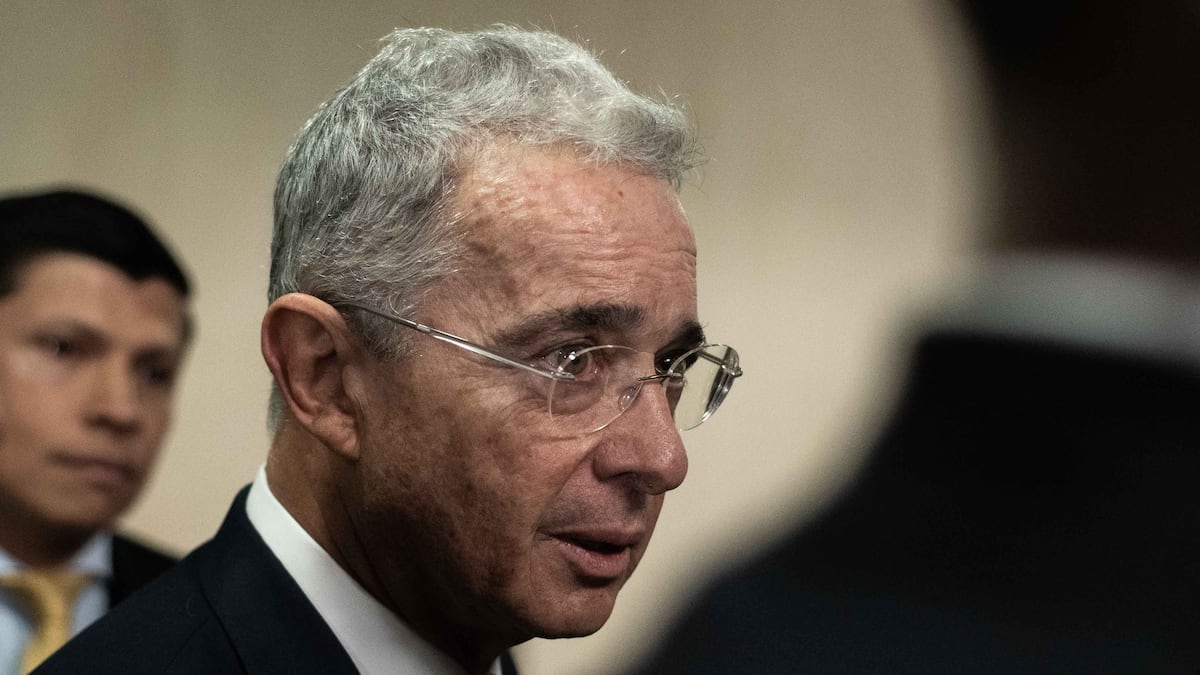 Processo penal contra Álvaro Uribe avança para fase final na Colômbia Álvaro Uribe em Bogotá, Colômbia, no dia 8 de outubro de 2019. (Foto: Juan Zarama/EFE)