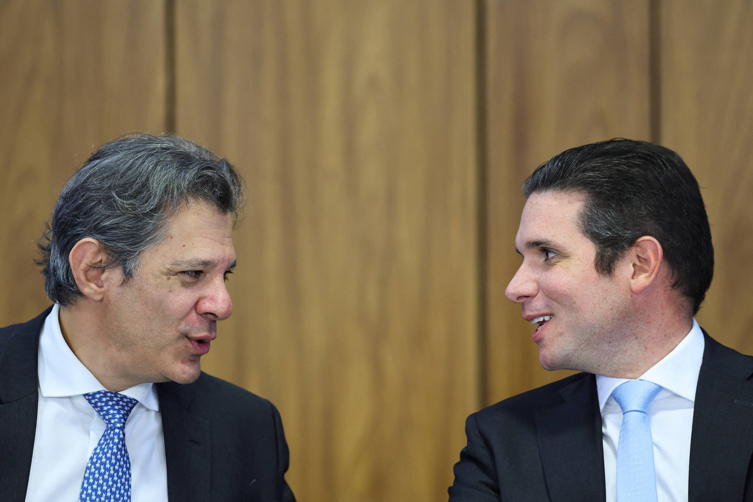 Atrito entre Motta e Haddad aumenta após derrota no IOF e quebra de confiança Ministro da Fazenda, Fernando Haddad, e o presidente da Câmara, Hugo Motta (Foto: Reprodução)