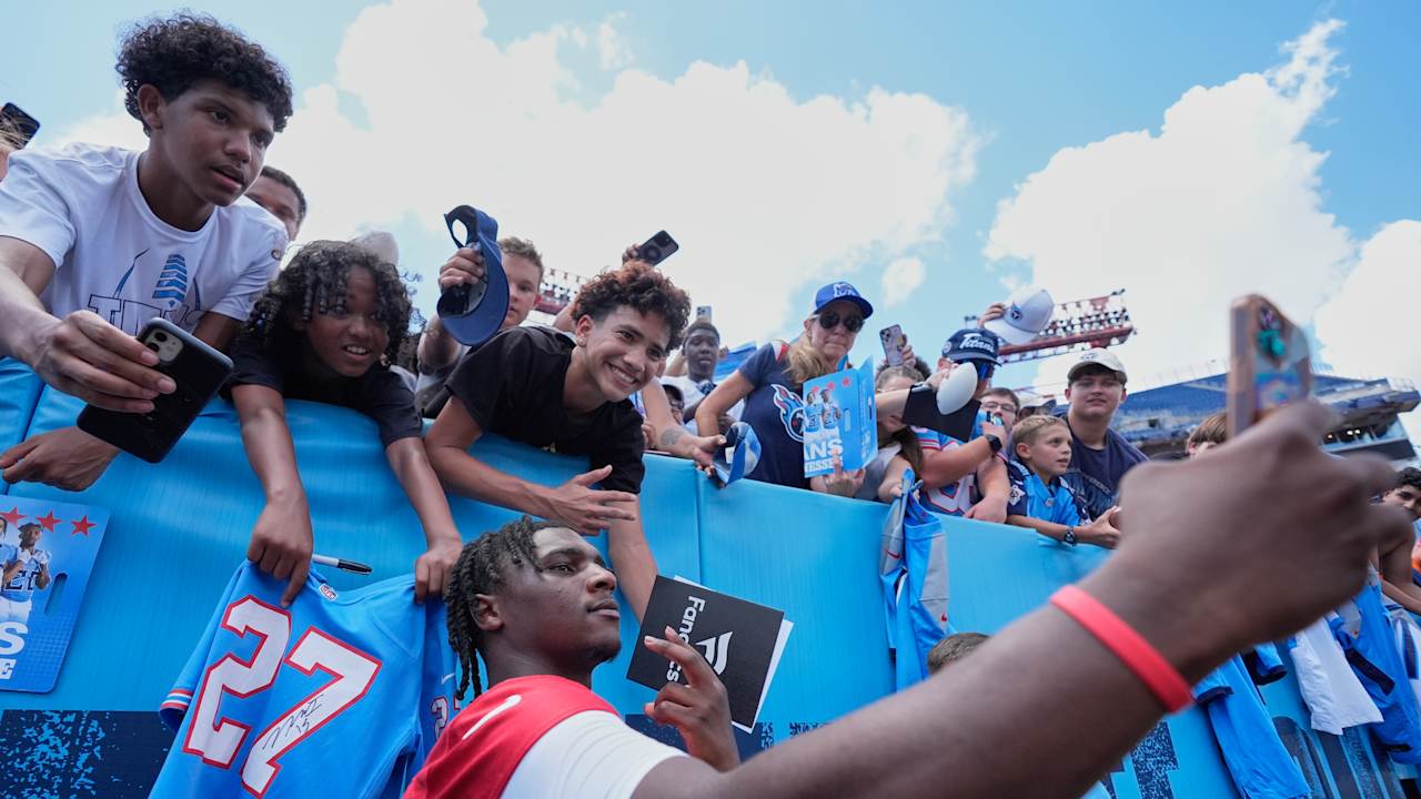 Cam Ward impressiona em treino e promete grandes jogadas para os Titans Foto: Reprodução/@NFL