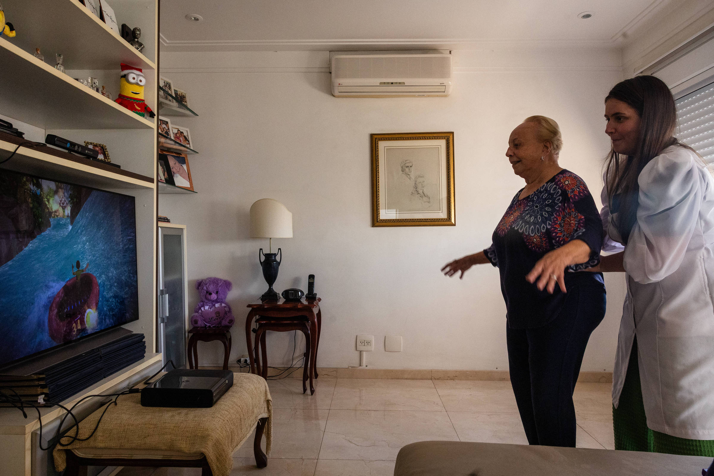 Jogos de realidade virtual ajudam na reabilitação de idosos com problemas cognitivos Maria Isabel Planet Buarque, 89, é portadora de transtorno neurocognitivo menor, condição que pode comprometer a capacidade de realizar atividades do dia a dia (Foto: Rafaela Araújo/Folhapress)