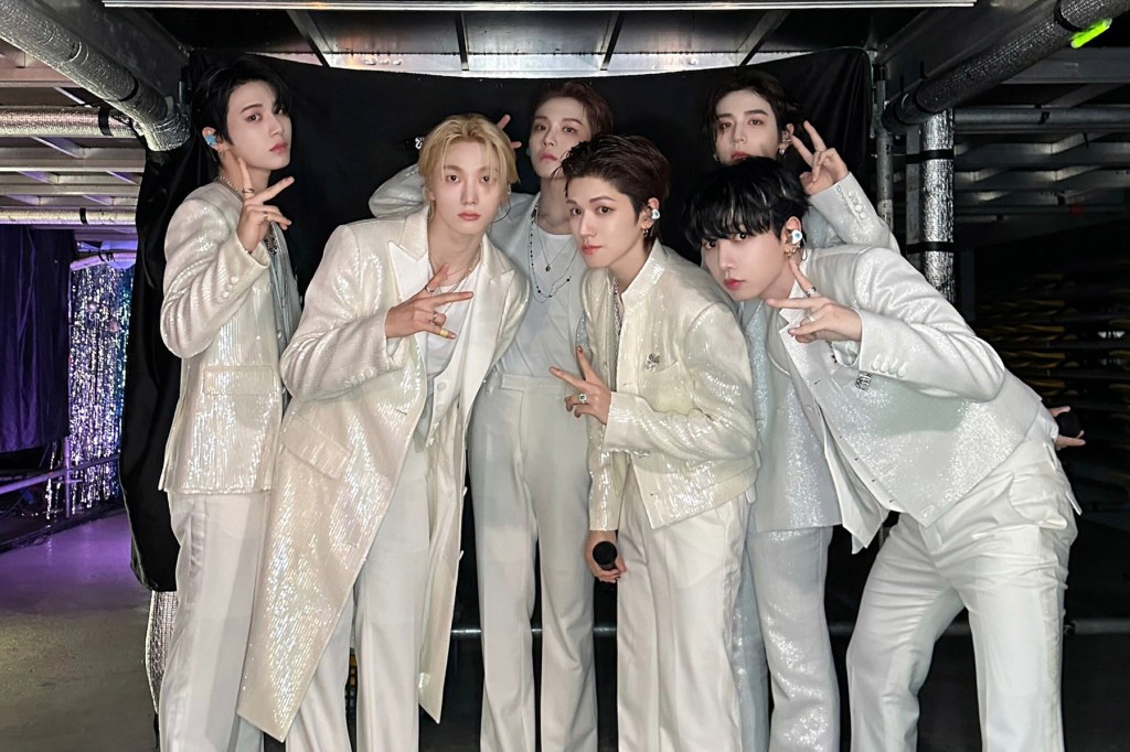 BOYNEXTDOOR trouxe sua primeira turnê, "KNOCK ON Vol.1", de volta ao seu ponto de partida com uma sequência de três noites no KSPO DOME em Seul, Coreia do Sul. (Foto: Reprodução)