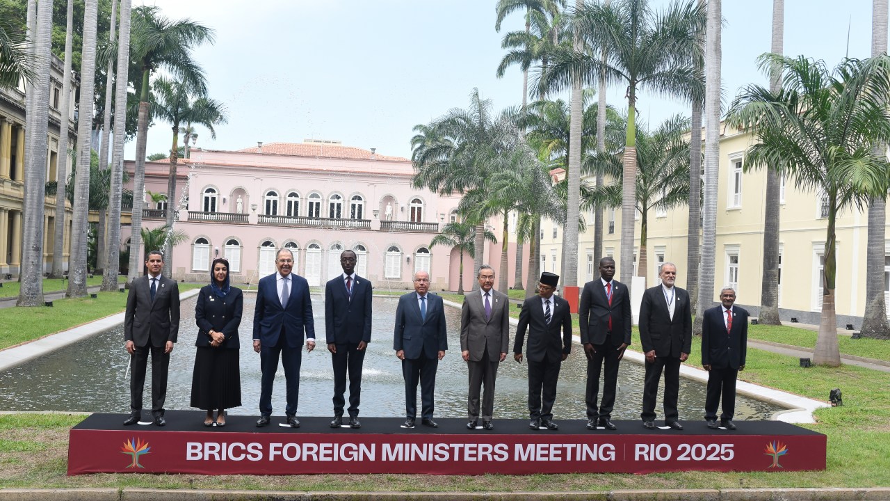 Gafi mantém Irã como país descumpridor de normas contra lavagem e terrorismo Ministros dos Países-Membros do Brics no Rio de Janeiro. 28/04/2025 (Foto: Fabio Teixeira/Anadolu/Getty Images)