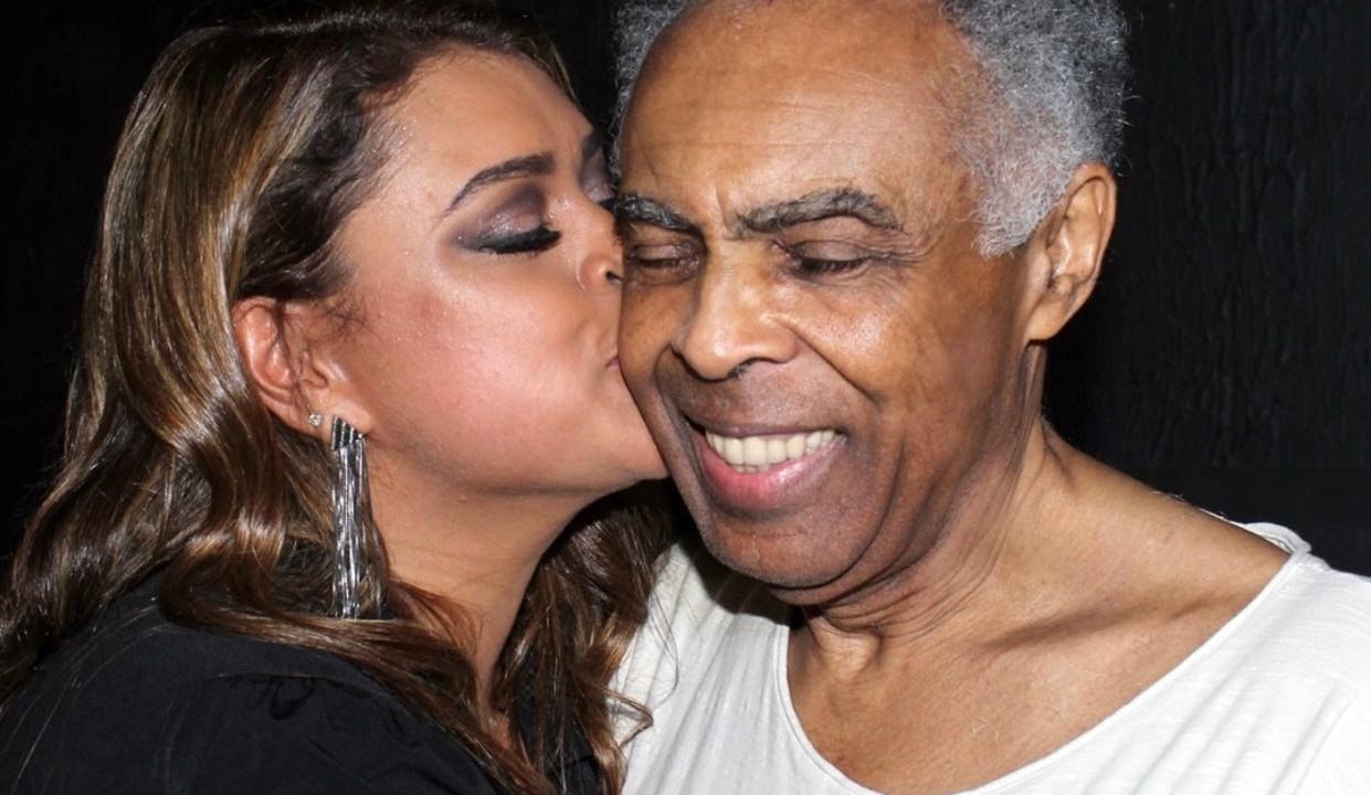 Gilberto Gil e a filha Preta: diálogos francos sobre o câncer, que retornou com dois linfonodos, um nódulo no ureter e metástase no peritônio (Foto: Reprodução)