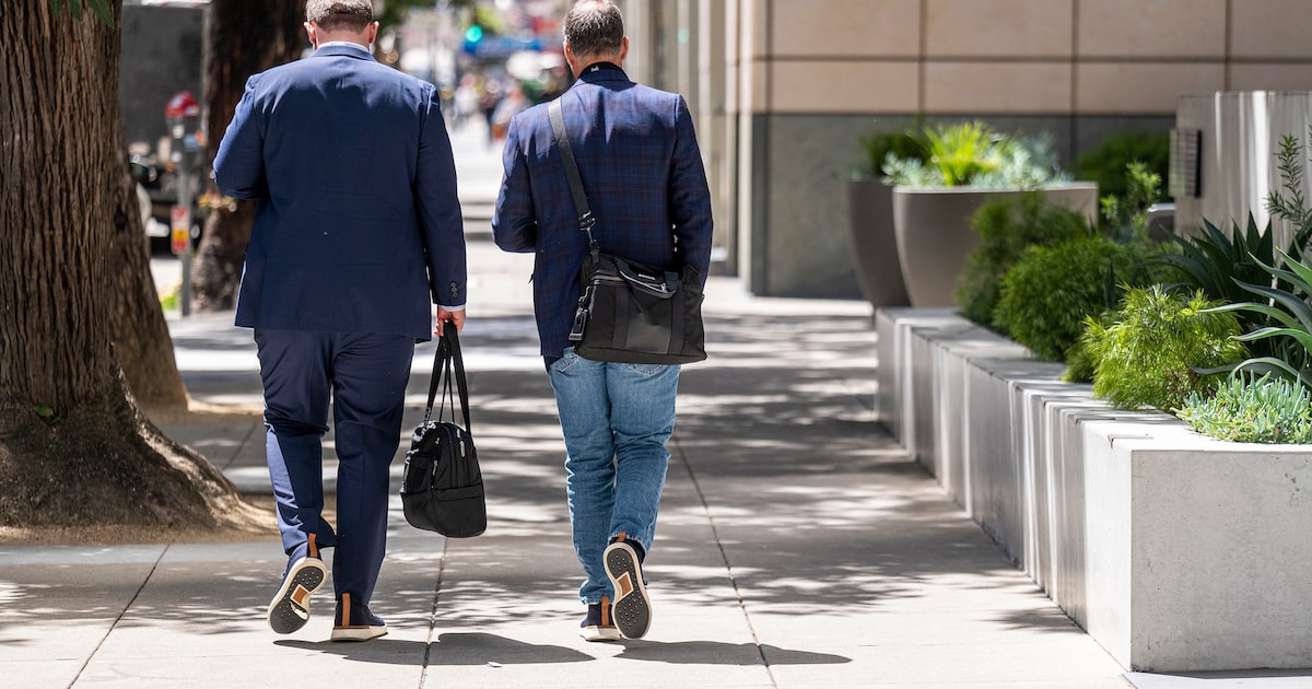 Investidores enfrentam desafios com o crescimento do acquihiring no mercado de venture capital Alguns investidores expressaram suas frustrações com essa tendência, que já ofereceu retornos modestos em vez de retornos significativos no passado (Foto: David Paul Morris/Bloomberg)