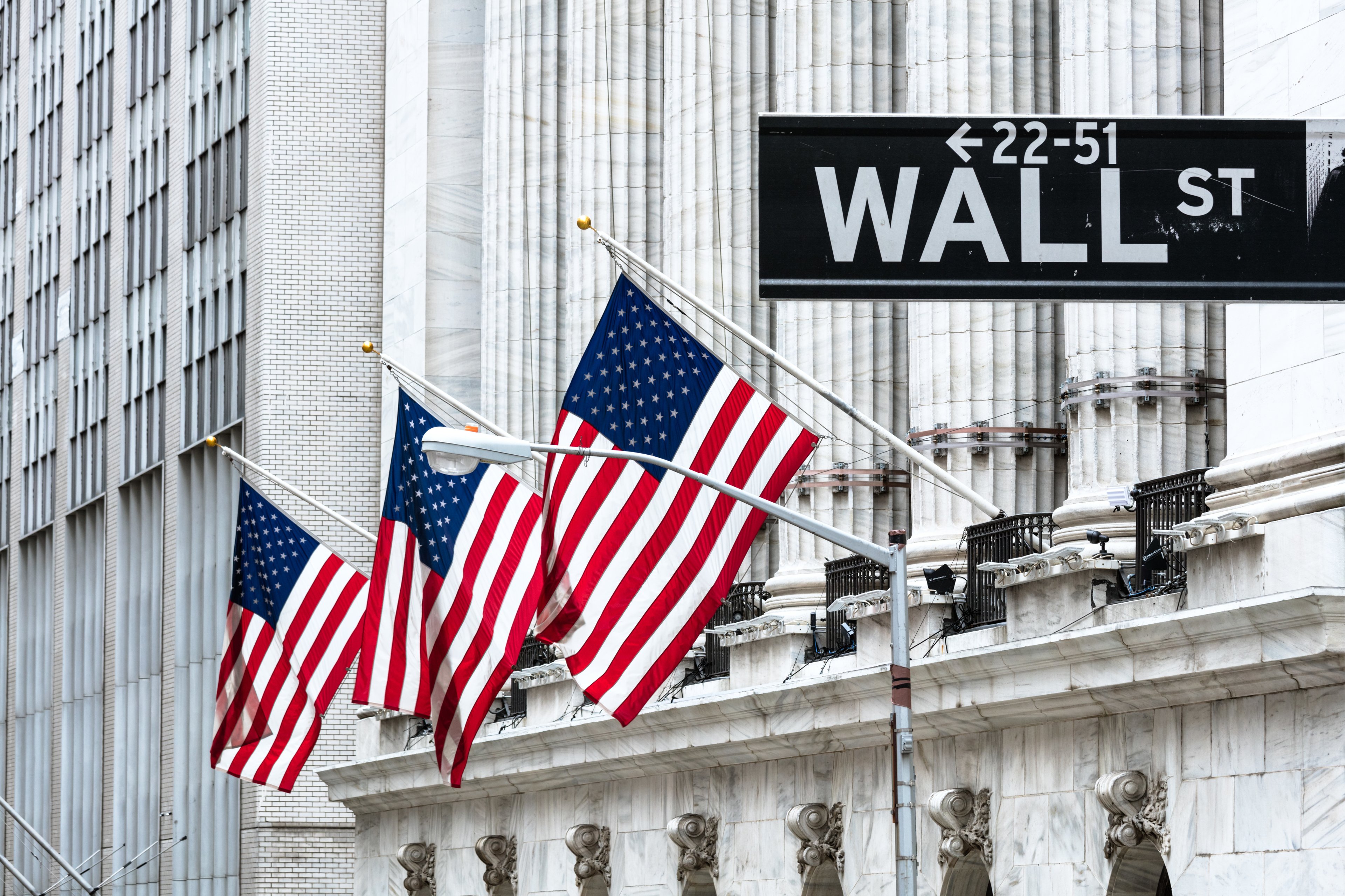 Investidores se preparam para tarifas de Trump com estratégias do passado Fim do prazo das tarifas, cúpula dos Brics e novo partido de Musk: o que move os mercados (Foto: Reprodução)