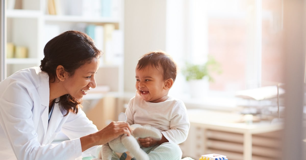 Pediatras acompanham o desenvolvimento infantil e são guias na surpreendente jornada de criar um ser humano (Foto: AnnaStills/Adobe Stock)