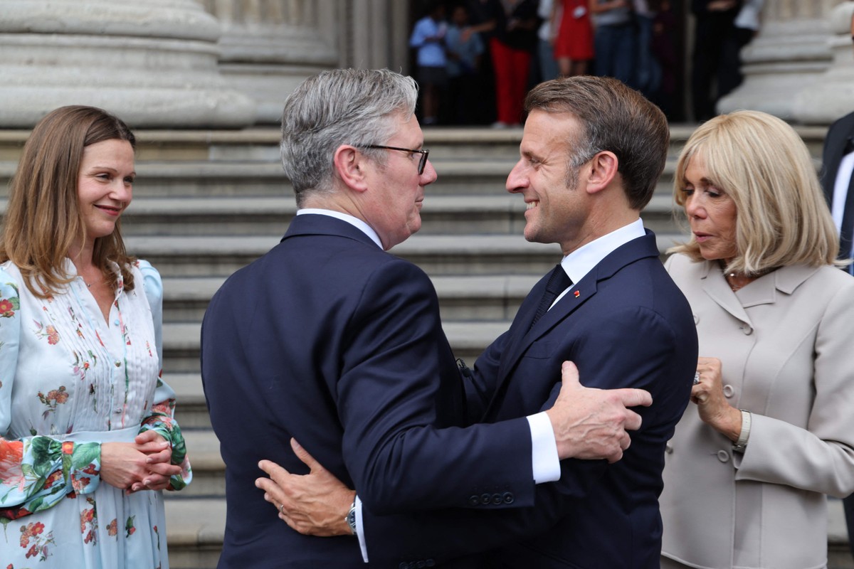 Reino Unido e França firmam acordo para resposta conjunta a ameaças na Europa Emmanuel Macron e Keir Starmer (Foto: Ludovic Marin / AFP)