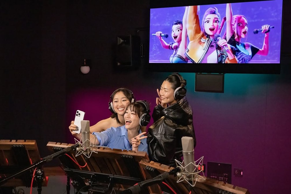 'KPop Demon Hunters' se destaca nas paradas musicais com influência de BlackPink As atrizes que dublam as personagens de 'KPop Demon Hunters': Young Yoo, Arden Cho e May Hong (Foto: Divulgação/Netflix)