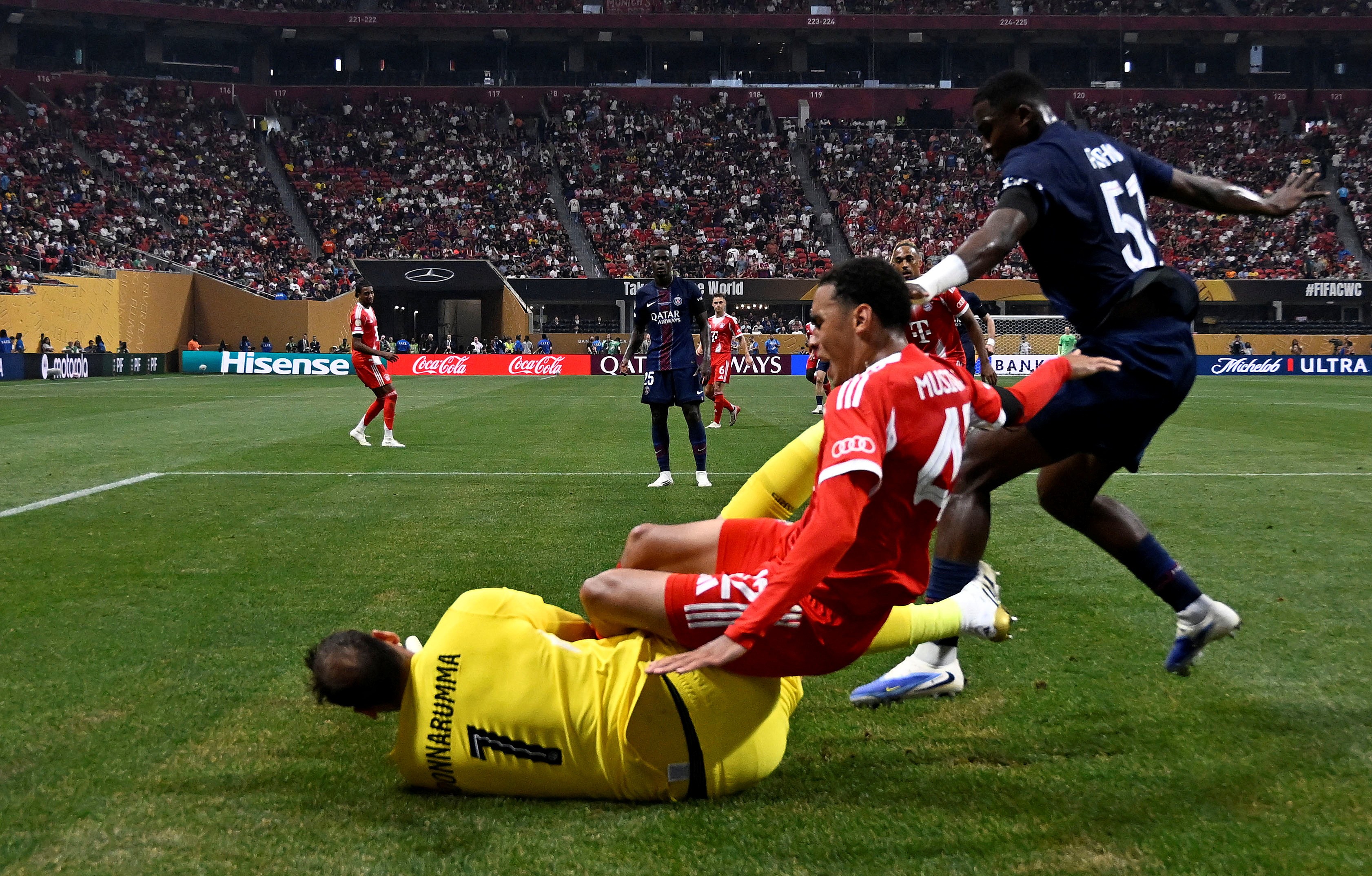 'Neuer critica Donnarumma por assumir riscos excessivos em campo' Foto: Reprodução