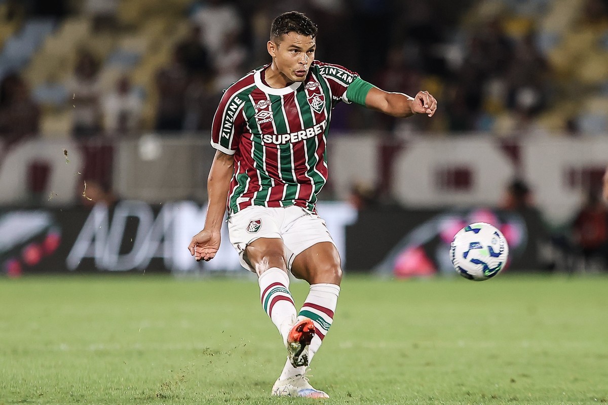 Thiago Silva em ação em Fluminense x Grêmio (Foto: LUCAS MERÇON / FLUMINENSE F.C.)