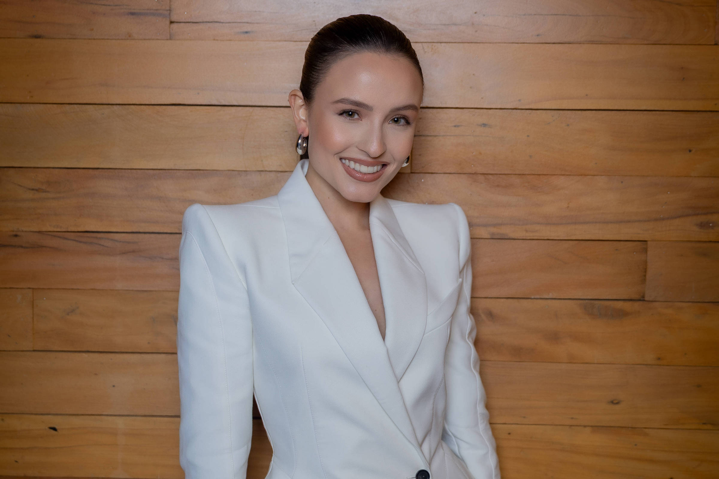 Larissa Manoela responde com deboche a crítica de Sonia Abrão em programa de TV Larissa Manoela durante o lançamento da novela das seis 'Êta Mundo Melhor!' em São Paulo (Foto: Ronny Santos/Folhapress)