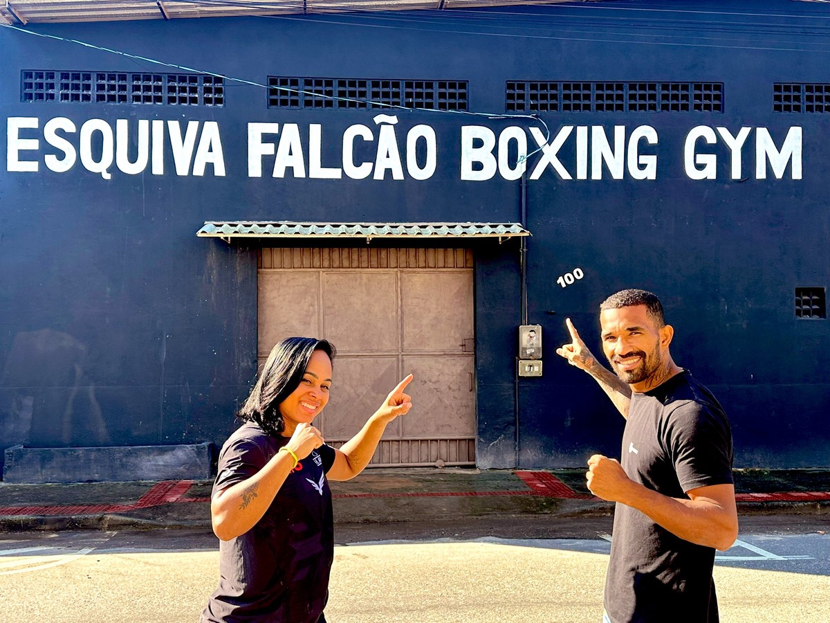 Esquiva Falcão inaugura academia e se torna professor de boxe no Brasil Esquiva Falcão e esposa Suelen abrem academia neste sábado (Foto: X/Esquiva Falcão)