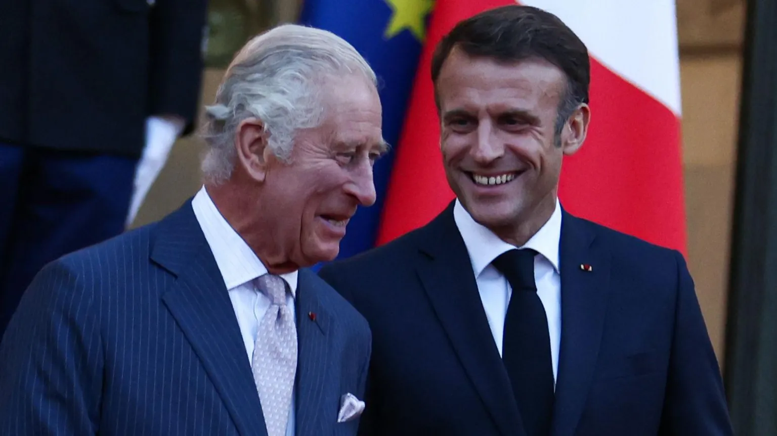 Rei Charles alerta sobre ameaças complexas enfrentadas por França e Reino Unido O Rei Charles receberá o Presidente Macron em Windsor durante a visita de estado (Foto: EPA)