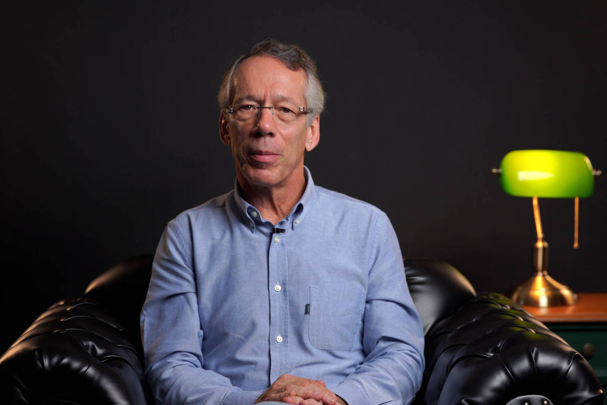 Candido Bracher participa de gravação para a CasaFolha, no estúdio da TV Folha, em São Paulo (Foto: Dirceu Neto/Folhapress)