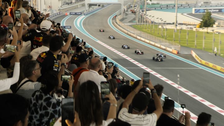 'F1' se torna o filme de maior bilheteira da Apple nos cinemas Still from Apple's "F1." (Foto: Apple)