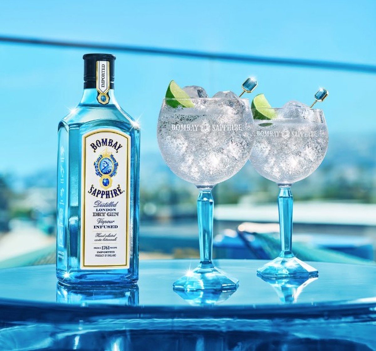 Gin Bombay Sapphire lança drinques autorais em bares do Rio de Janeiro Drinques Bombay Sapphire em bares do Rio (Foto: @bombaysapphirebr)