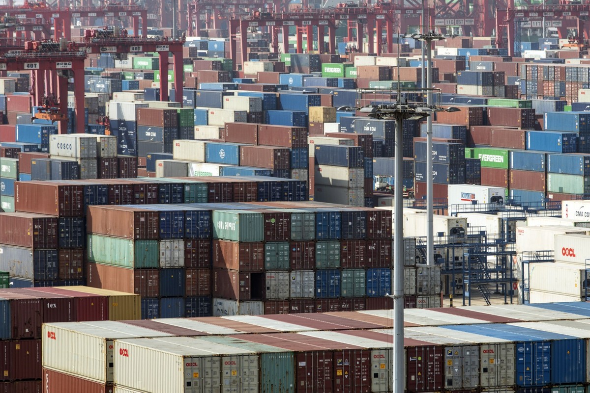 França propõe tarifas na Europa para limitar a indústria chinesa Ministros franceses alertam para o impacto de importações asiáticas sobre a competitividade do setor produtivo europeu (Foto: Bloomberg)