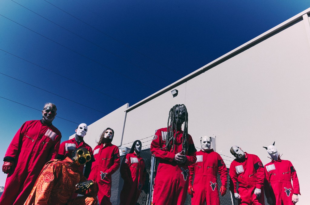 Slipknot lança reedição de 25 anos com 40 faixas inéditas Slipknot anunciou 'Slipknot (Edição de 25 Anos)', uma reedição deluxe de seu álbum de estreia autointitulado de 1999. (Foto: Reprodução)