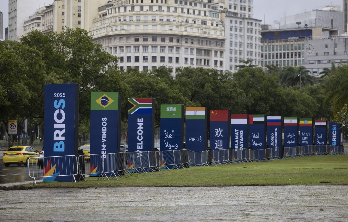 Prefeitura do Rio investe em grades de isolamento viário para o BRICS Cúpula do Brics será realizada na cidade do Rio em 6 e 7 de julho (Foto: Márcia Foletto / Agência O Globo)