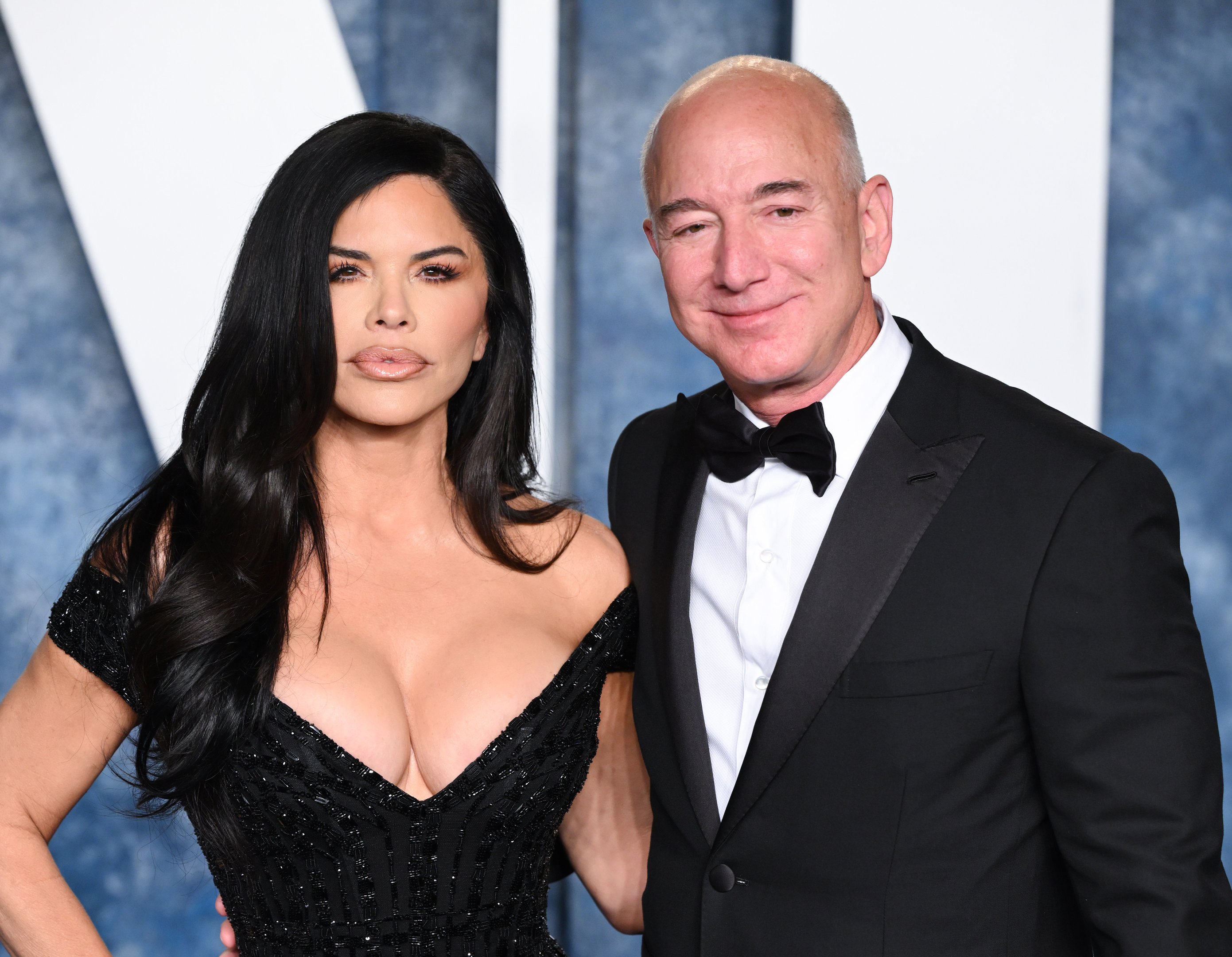 Bezos garante proteção financeira em novo acordo pré-nupcial antes do divórcio Jeff Bezos e Lauren Sánchez celebram união em Veneza com separação de bens como estratégia financeira (Foto: Karwai Tang/WireImage)