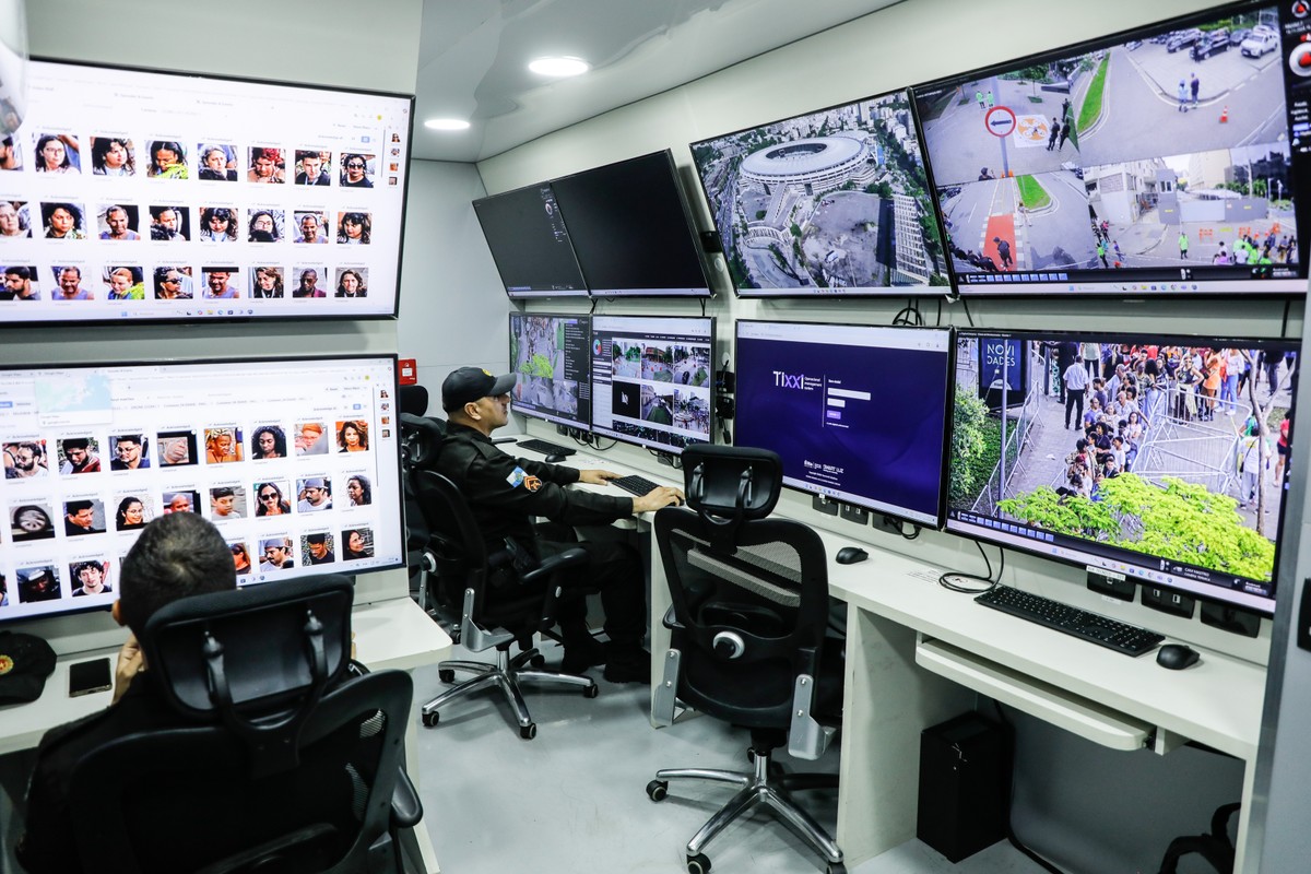 Polícia Militar utiliza aplicativo para localizar foragidos e desaparecidos Sistema do aplicativo está ligado a banco de dados do TJRJ, do Detran e da Polícia Civil (Foto: Divulgação)