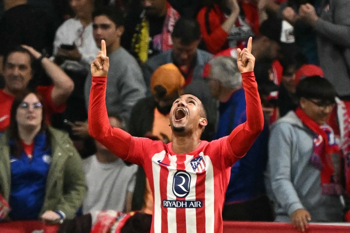 Flamengo anuncia apresentação de Samuel Lino e Carrascal no Maracanã nesta quinta-feira Samuel Lino, do Atlético de Madrid (Foto: JAVIER SORIANO / AFP)