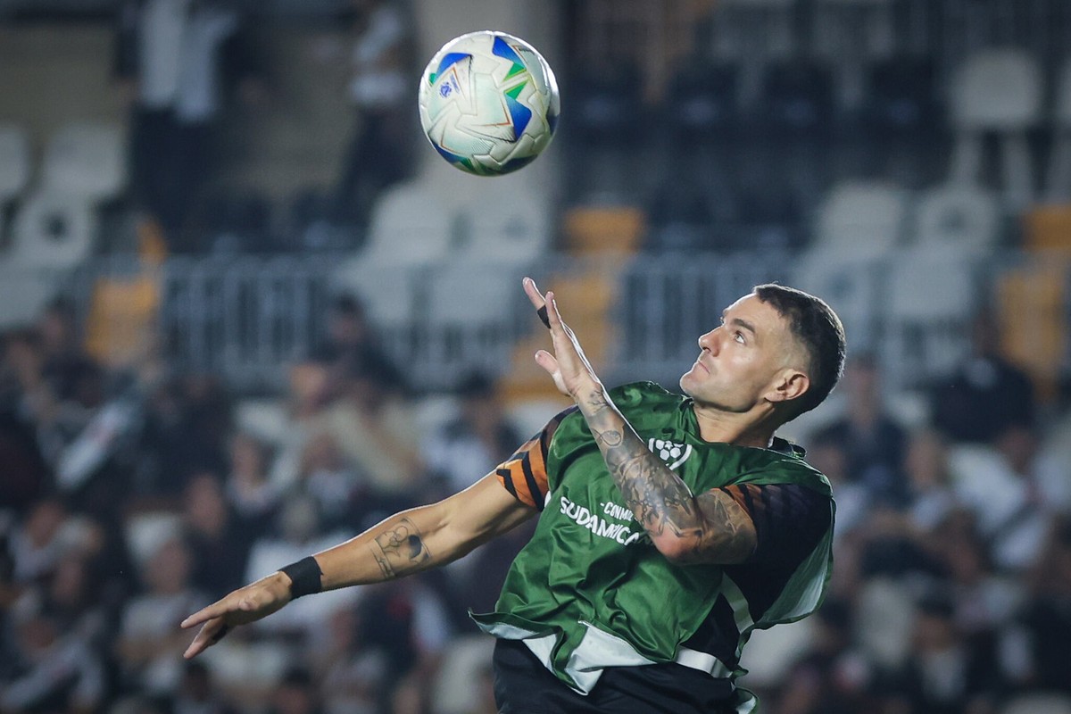 Vasco atinge 100 finalizações em seis jogos sem vitórias e busca recuperação Vegetti foi o jogador que mais finalizou nos últimos seis jogos do Vasco (Foto: Dikran Sahagian/Vasco)