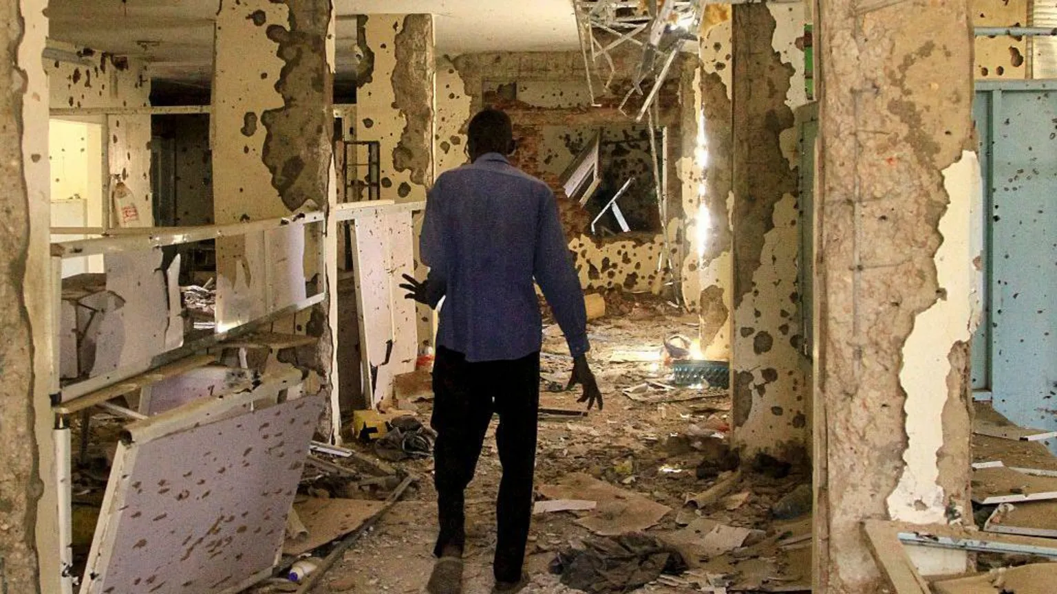 Crianças são mortas em ataque 'chocante' a hospital no Sudão, afirma OMS Muitos hospitais no Sudão - como este na capital - foram destruídos pela guerra (Foto: AFP via Getty Images)