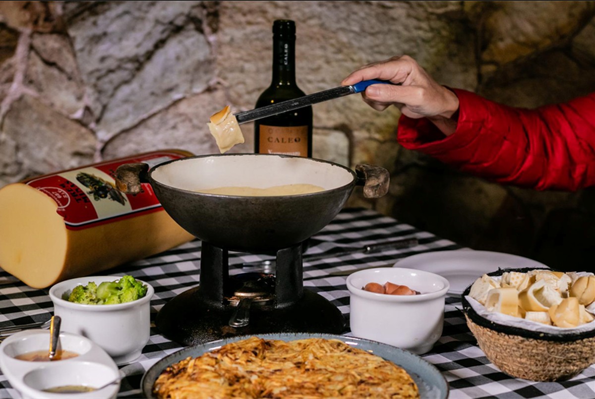 Eventos especiais na Barra oferecem fondue e receitas de inverno irresistíveis O Hansl, no Joá, serve fondue o ano todo, mas vê o movimento aumentar no inverno (Foto: Divulgação / Eduardo Duarte)
