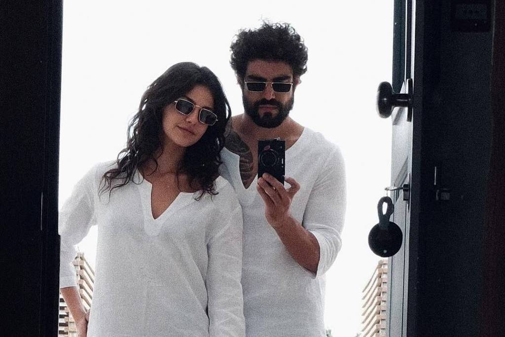 Caio Castro apresenta Vitoria Bohn como sua nova namorada e surpreende fãs Vitoria Bohn e o namorado, o ator Caio Castro (Foto: @bohnvitoria no Instagram)