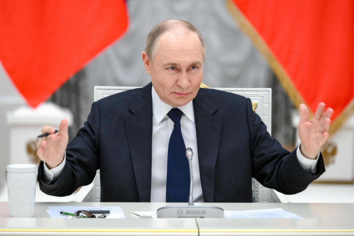 Rússia lança primeira stablecoin para contornar sanções dos EUA e apoiar Putin Presidente da Rússia, Vladimir Putin, em reunião com empresários russos no Kremlin (Foto: Grigory Sysoyev/AFP)