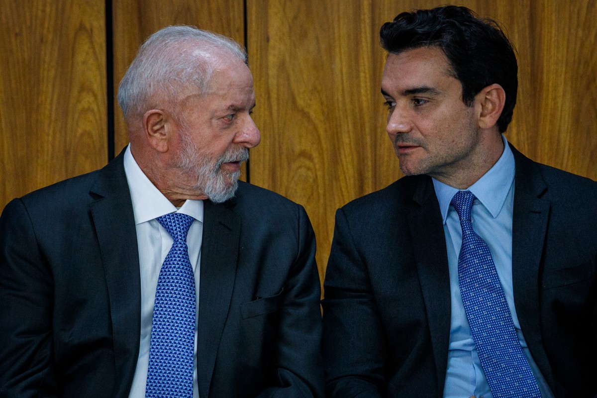 Lula e o ministro do Turismo, Celso Sabino (União Brasil) — Foto: Brenno Carvalho / Agência O Globo