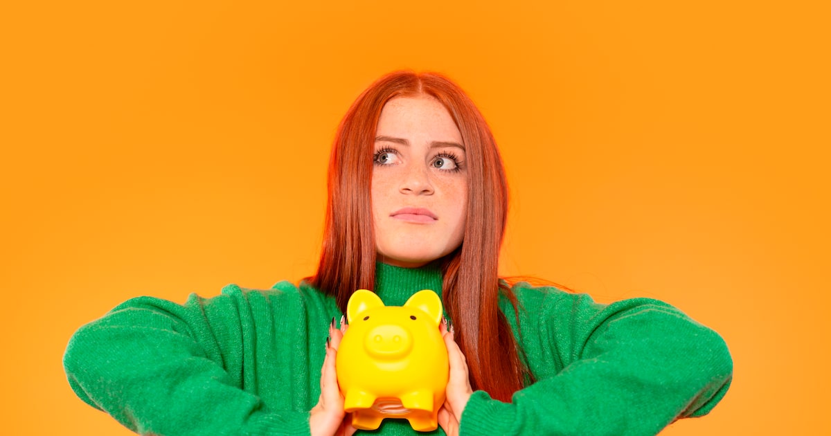 Geração Z critica escolas por falharem no ensino de finanças pessoais Maior parte dos jovens da Geração Z diz que está sendo criticada pela forma como gasta seu dinheiro (Foto: Iryna/Adobe Stock)