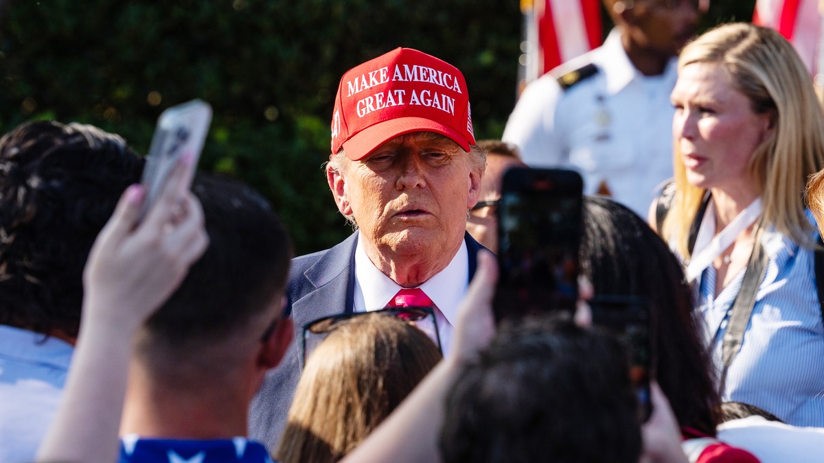 'Tarifaço' de Trump impulsiona GloboNews à liderança na TV por assinatura Trump define início das tarifas (Foto: Eric Lee/Getty Images via Bloomberg)
