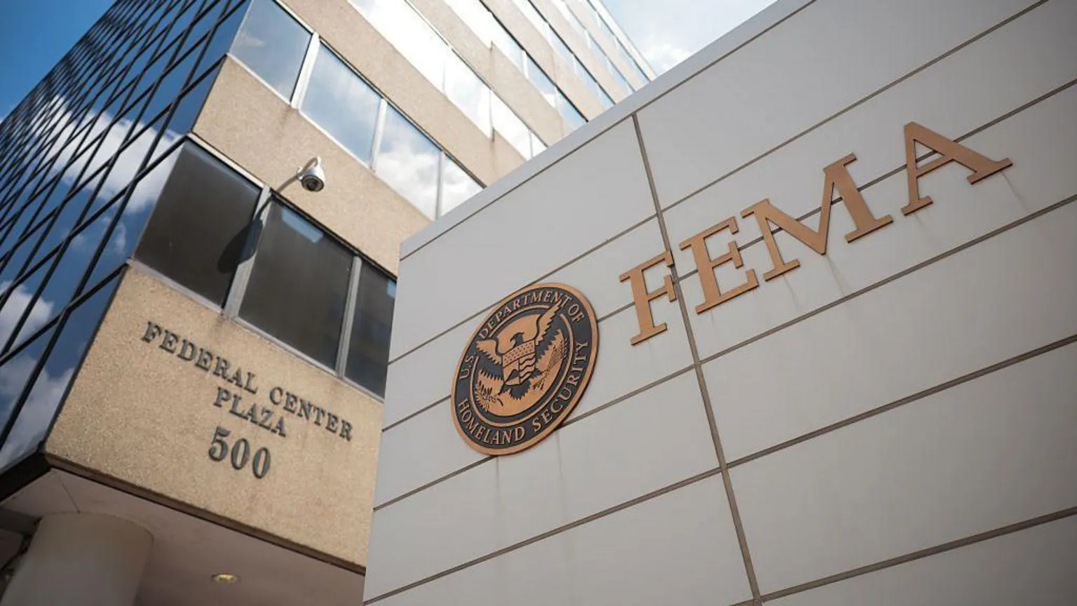 FEMA libera recursos para estados detiverem imigrantes indocumentados Fema headquarters in Washington, DC (Foto: Getty Images)