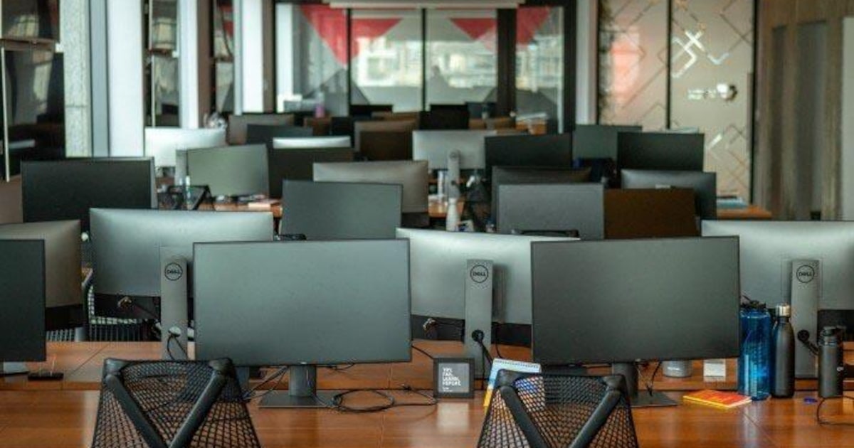 Trabalhadores abandonam empregos por salários baixos e questões pessoais Atualmente, o salário considerado baixo é a principal causa para que funcionários peçam demissão ao redor do mundo, segundo a pesquisa Korn Ferry Workforce 2025. (Foto: Daniel Teixeira/Estadão)