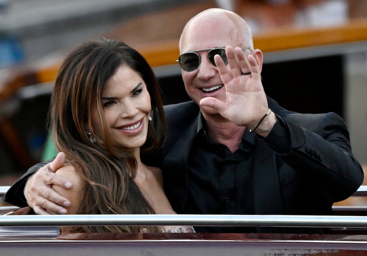 Lauren Sánchez e Jeff Bezos, no sábado em Veneza por sua boda. (Foto: DANIEL DAL ZENNARO/EFE)