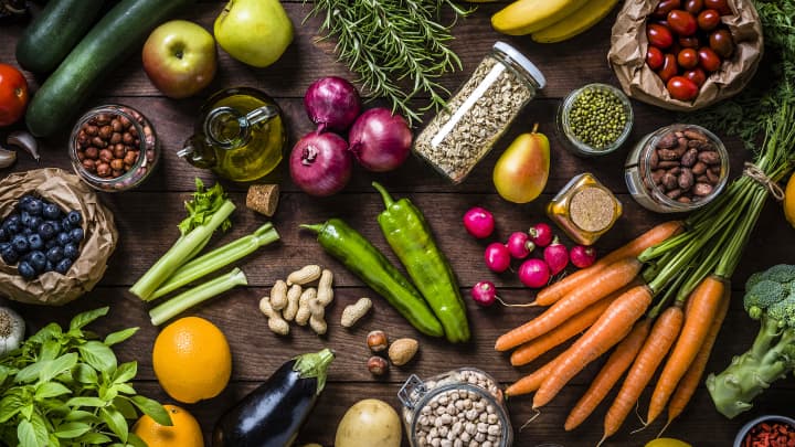 Alimentos que rejuvenescem e melhoram a mente até os 70 anos Carlosgaw | E+ | Getty Images
