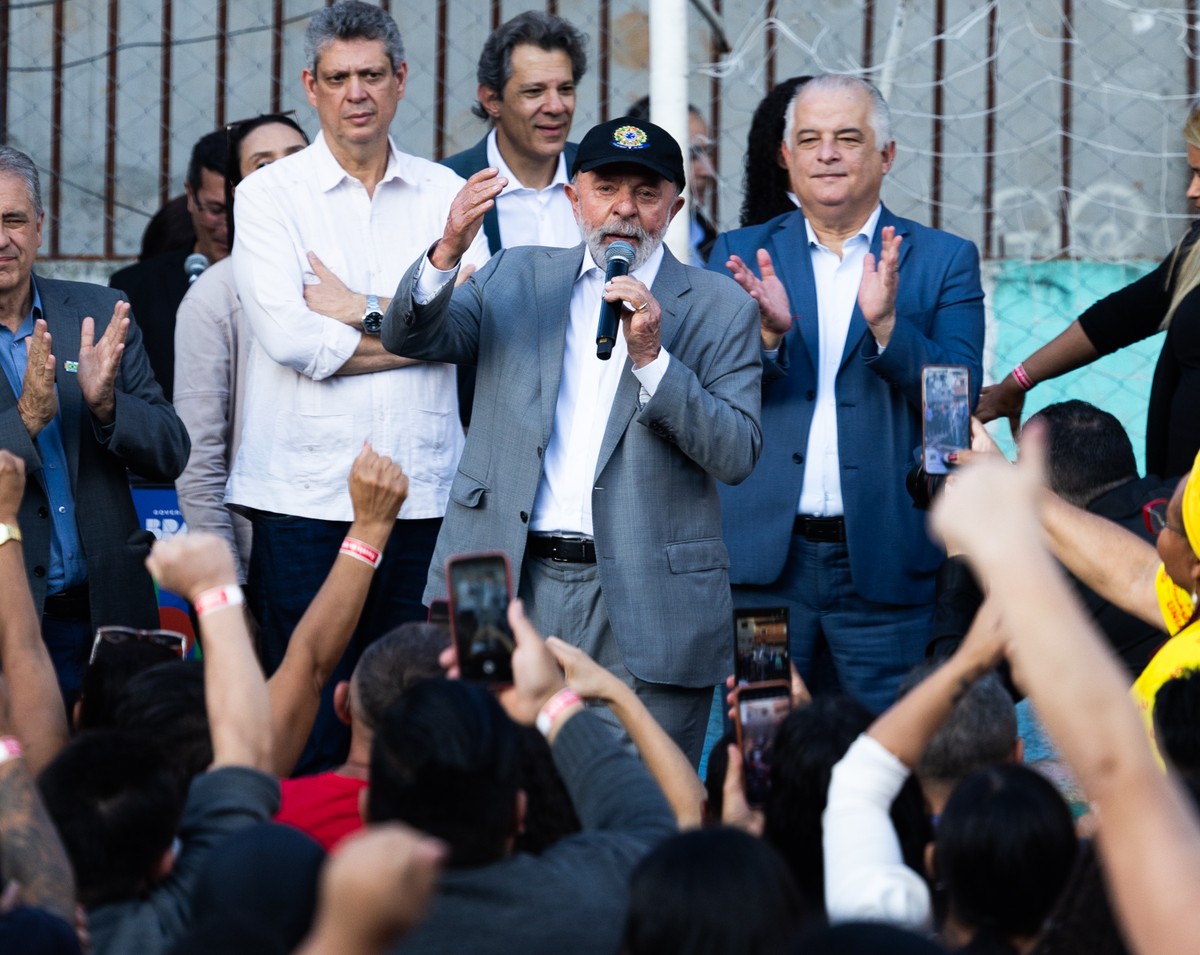 Lula intensifica discurso à esquerda para conquistar periferias até 2026 Presidente Luiz Inácio Lula da Silva participa da Cerimônia de Anúncio da Solução Habitacional para a Favela do Moinho, em São Paulo (Foto: Maria Isabel Oliveira / O Globo)