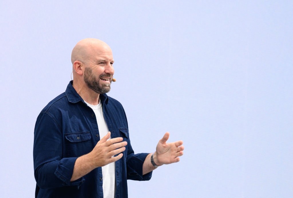 Andrew Bosworth, diretor de tecnologia da Meta, durante evento da empresa na Califórnia: agora, ele também é tenente-coronel do Exército dos EUA em programa que aproxima big techs do setor militar. (Foto: JOSH EDELSON/Getty Images)