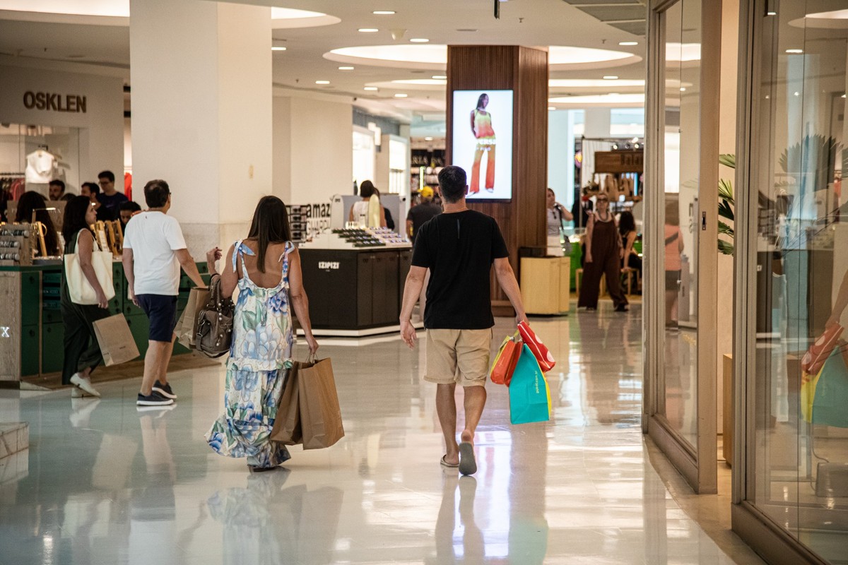 Portaria do governo regulamentará funcionamento do comércio em feriados (Foto: Hermes de Paula / Agencia O globo)