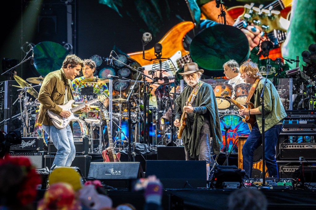 Dead & Company celebra 60 anos com concertos no Parque Golden Gate Dead & Company celebrou 60 anos de música do Grateful Dead com três concertos no Golden Gate Park, em San Francisco. (Foto: Reprodução)