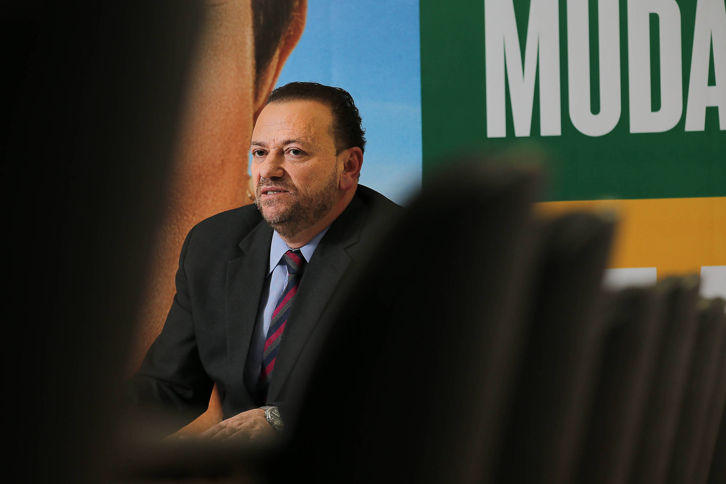 Favorito do PT se aproxima de empreiteiros e evita ações na Lava Jato Edinho Silva, durante a campanha eleitoral de 2014 (Foto: Sérgio Lima - 27.ago.14/Folhapress)