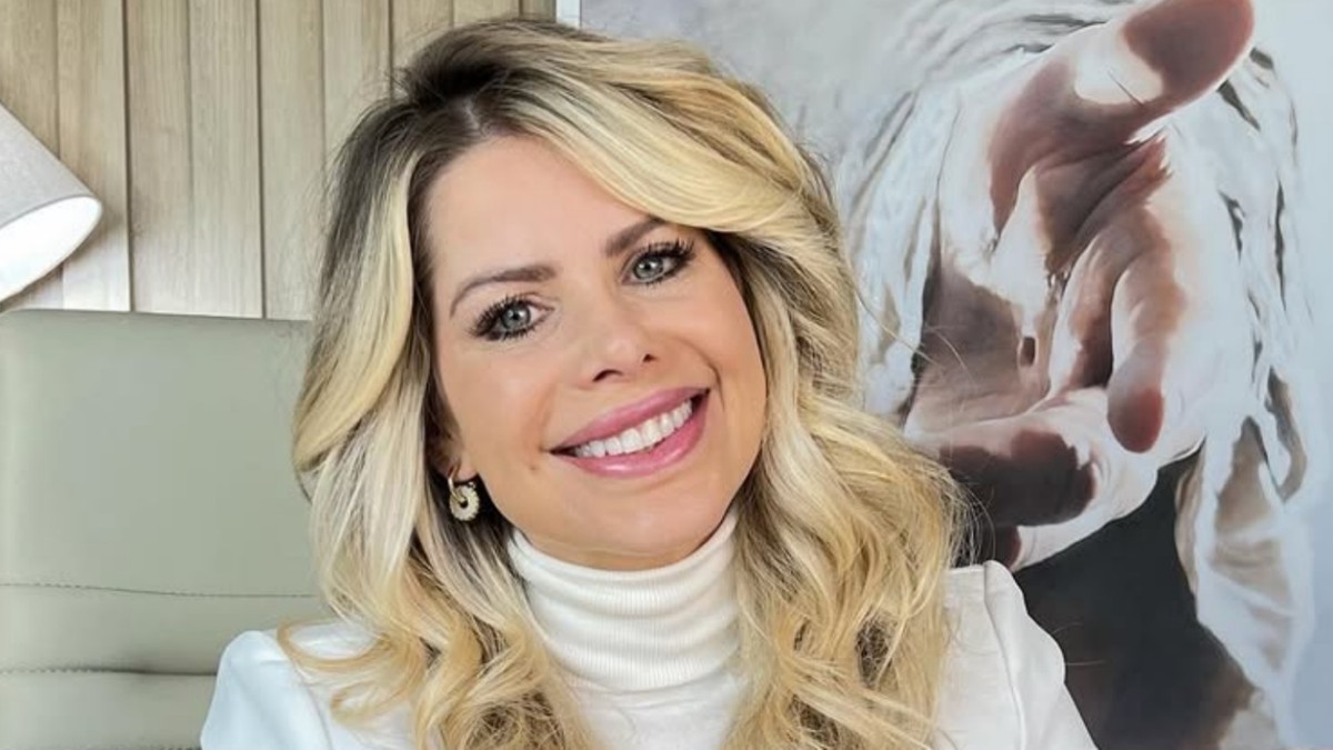 Karina Bacchi compartilha transformação pessoal após desafio familiar significativo Karina Bacchi relatou experiência marcante que a fez abandonar de vez o consumo de álcool (Foto: Reprodução Instagram)